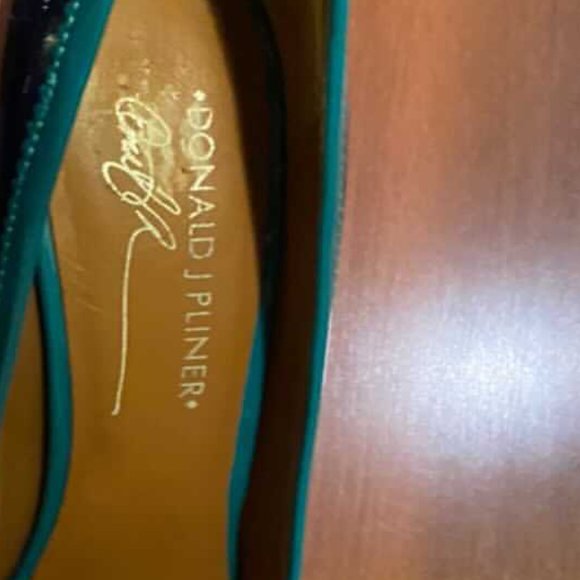 Heels - Picture 3 of 3